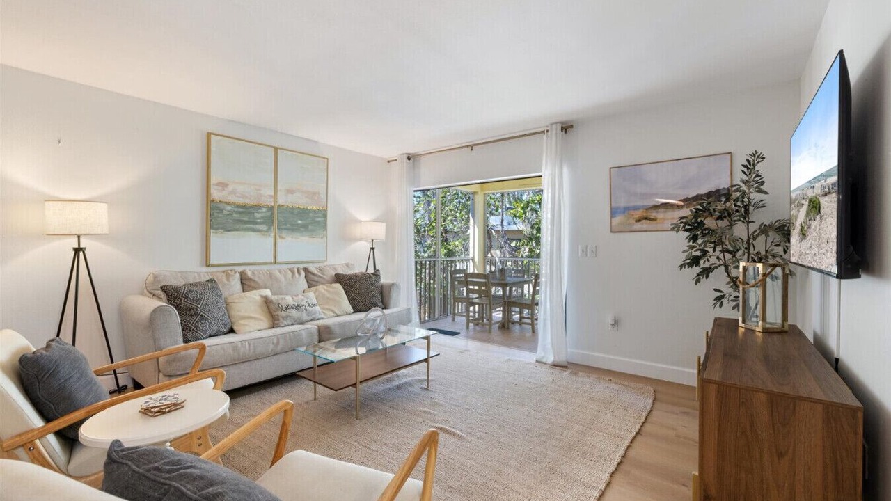 Photo of Livingroom in Whitney Beach
