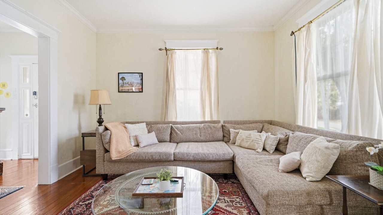 Photo of Livingroom in Downtown Historic District