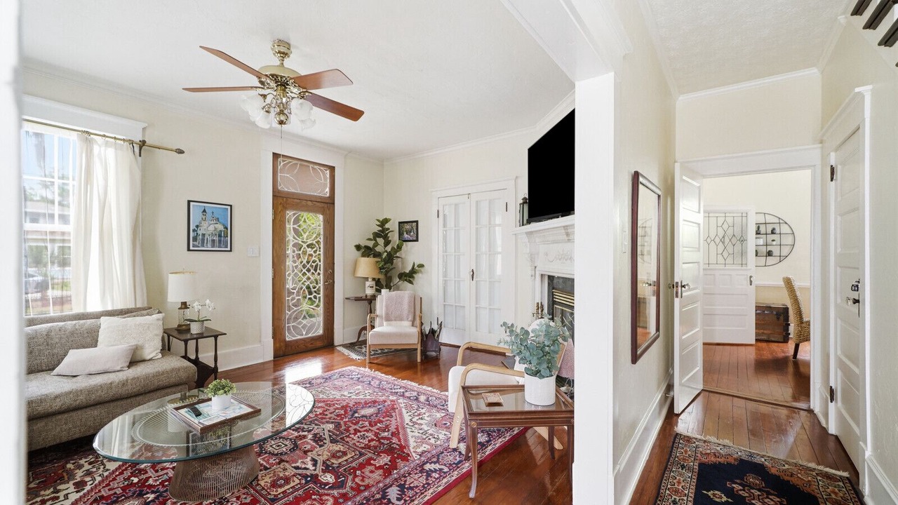 Photo of Livingroom in Downtown Historic District
