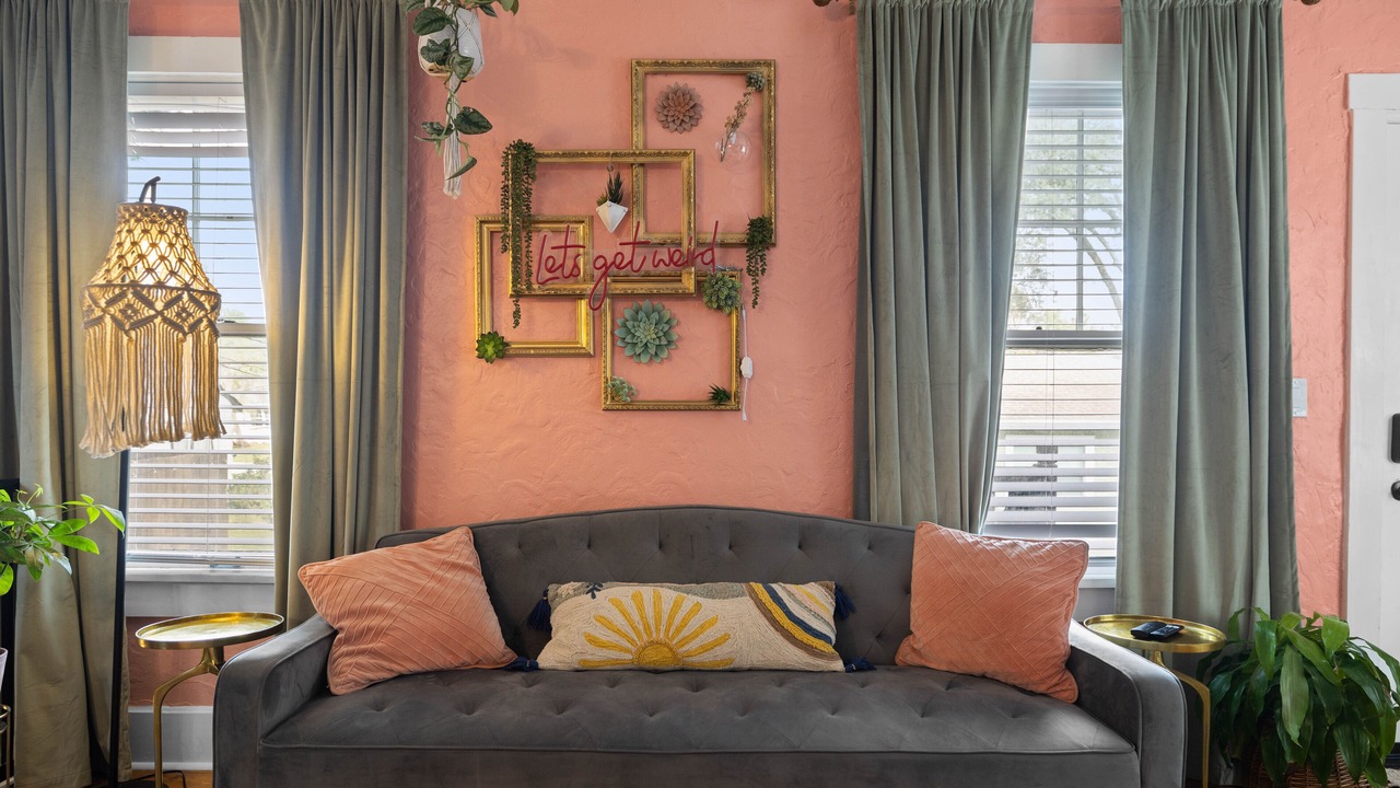 Photo of Livingroom in Historic District