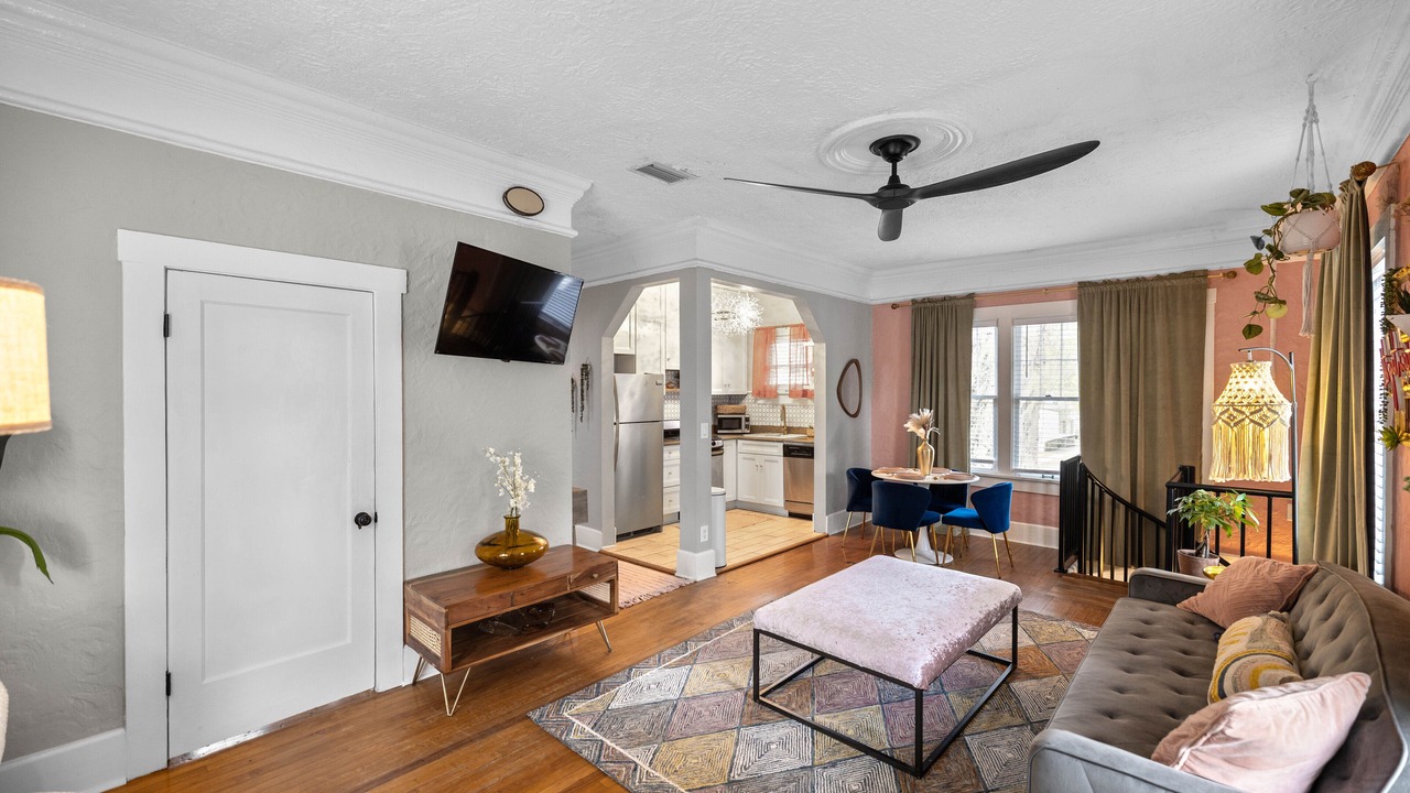 Photo of Livingroom in Historic District