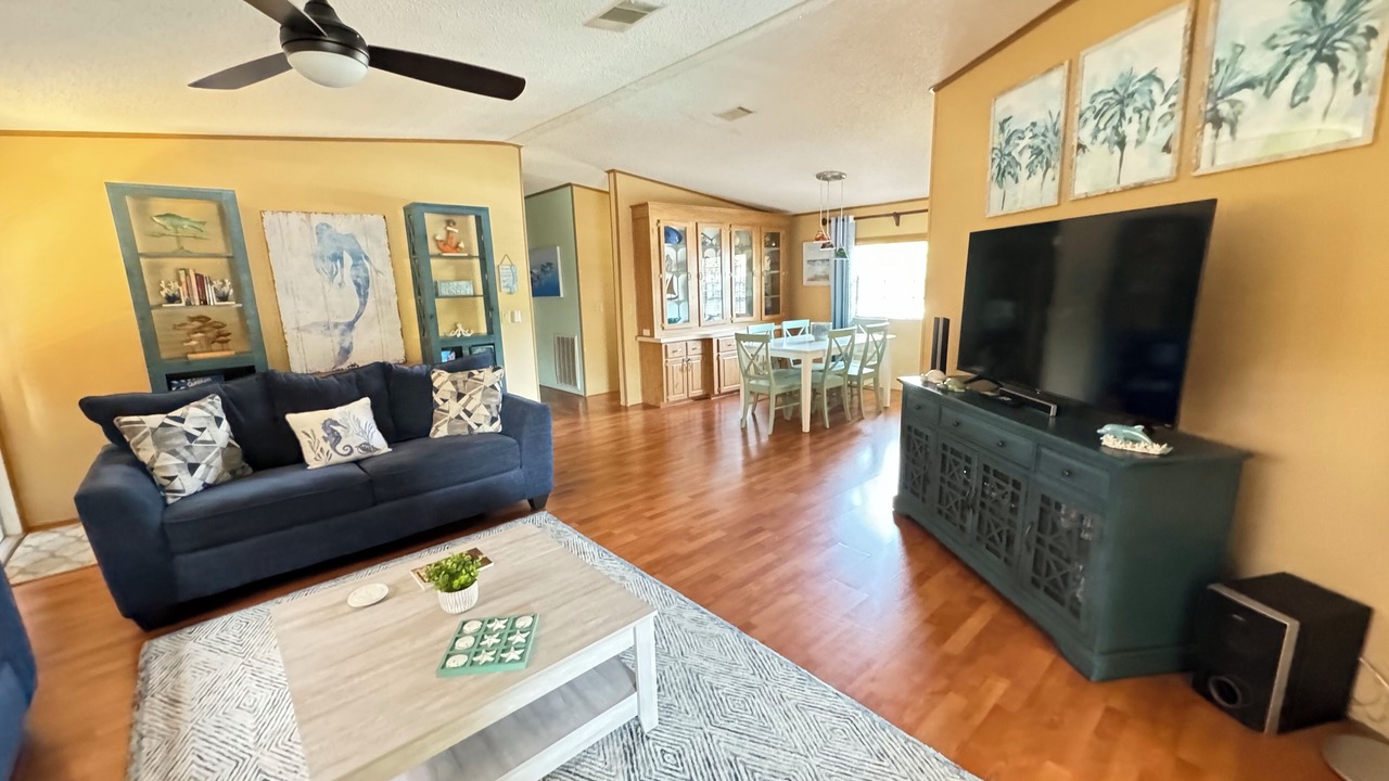 Photo of Livingroom in Weeki Wachee Gardens