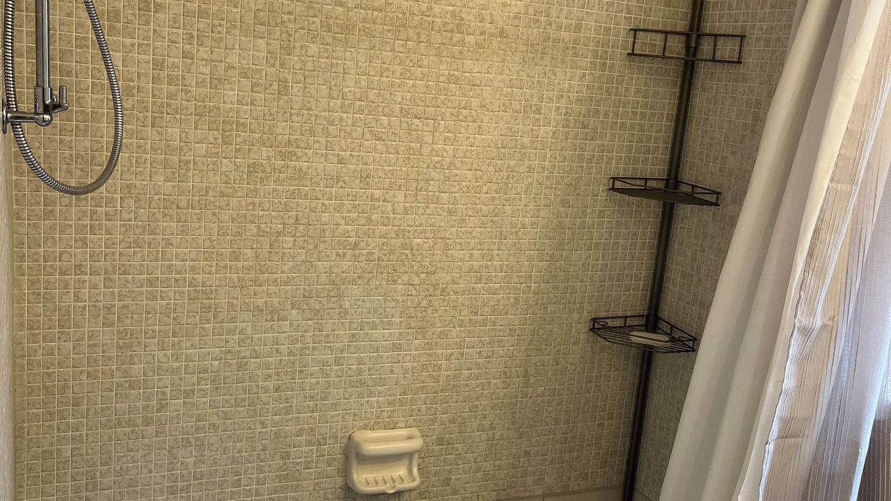Photo of Bathroom in Bayshore Gardens