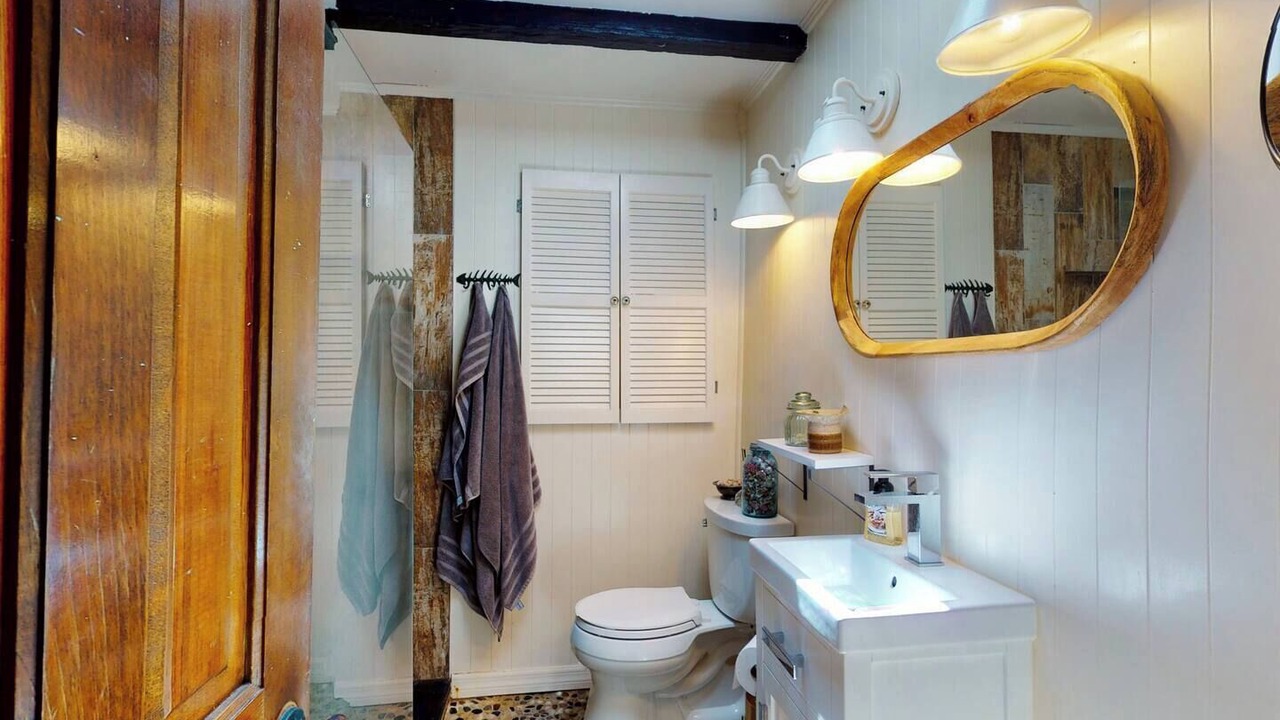 Photo of Bathroom in Boardwalk
