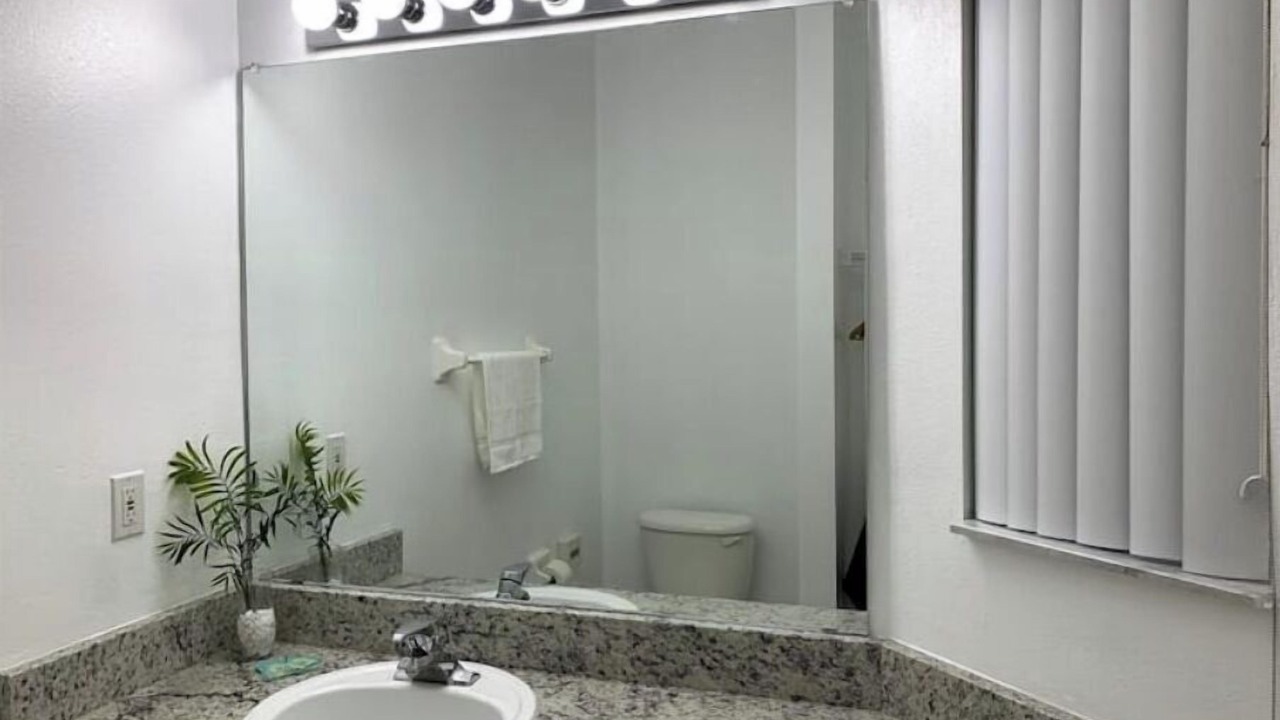 Photo of Bathroom in Seasons