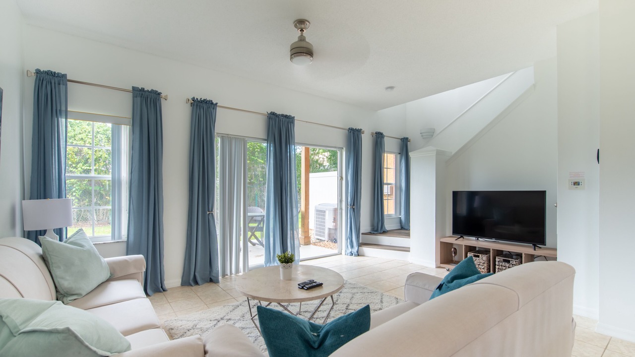 Photo of Livingroom in Seasons