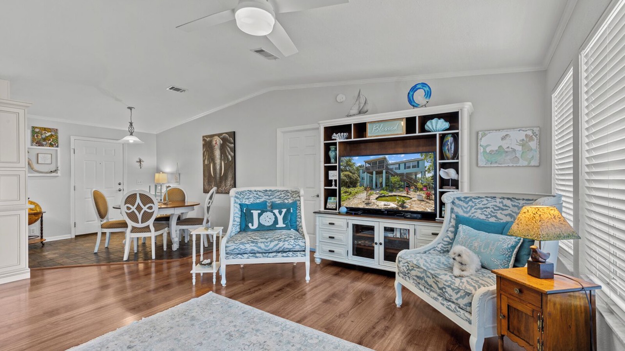 Photo of Livingroom in Cedar Key