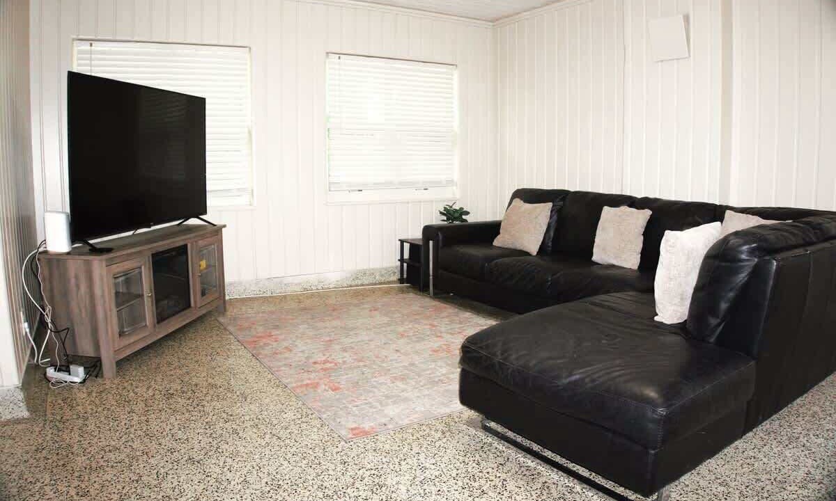 Photo of Livingroom in Lakeshore South