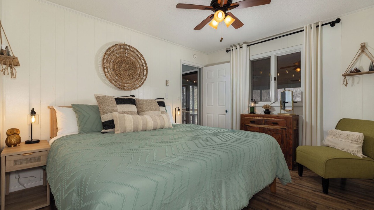 Photo of Bedroom in Deep Gap
