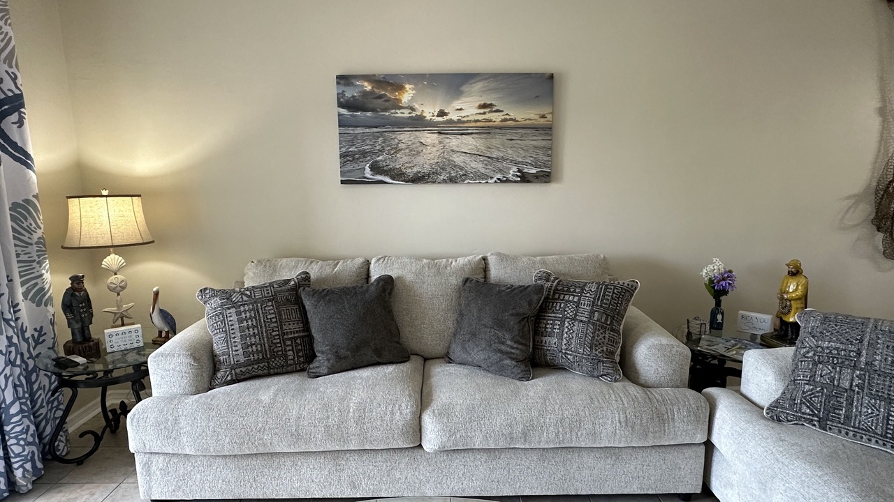 Photo of Livingroom in Suwannee