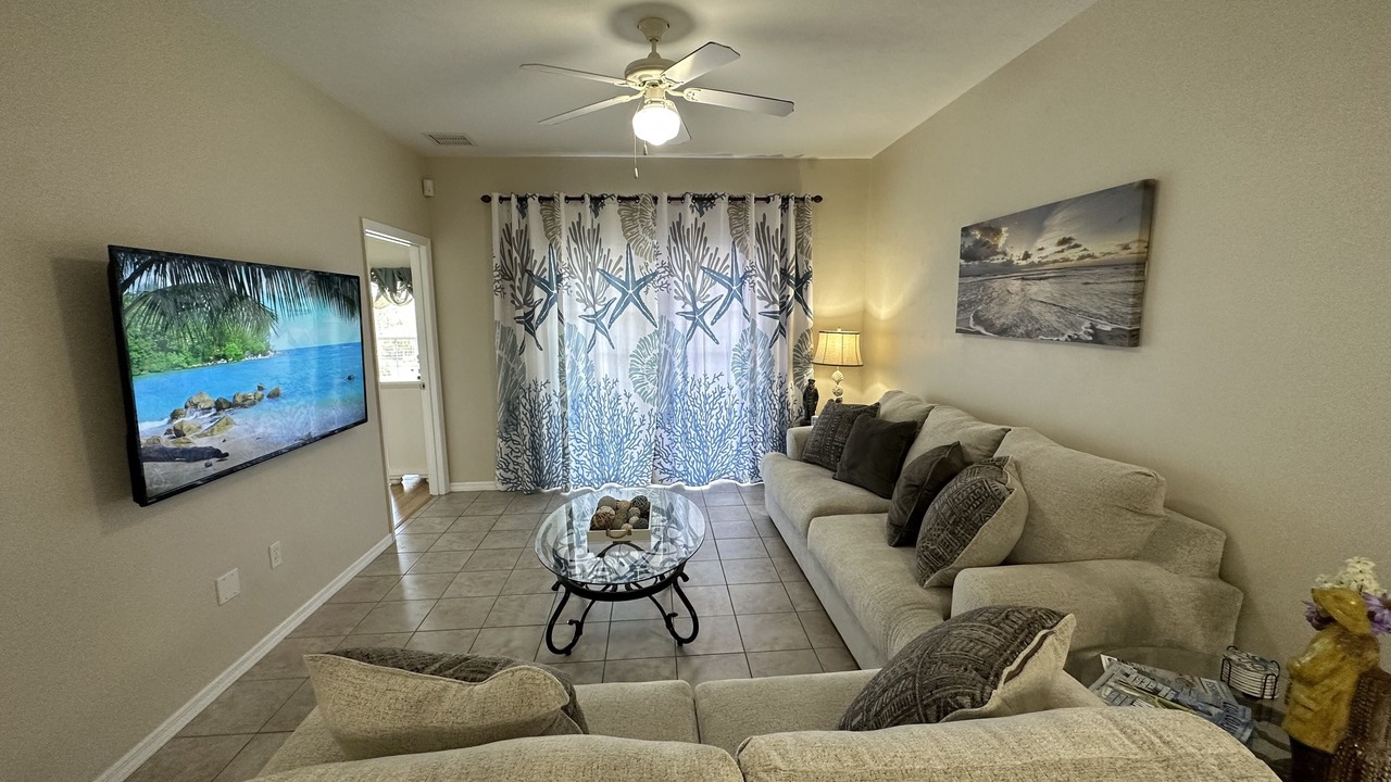 Photo of Livingroom in Suwannee