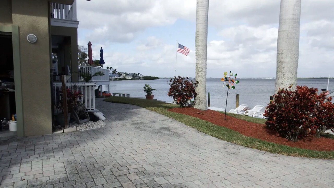 Photo of Others in Palmetto