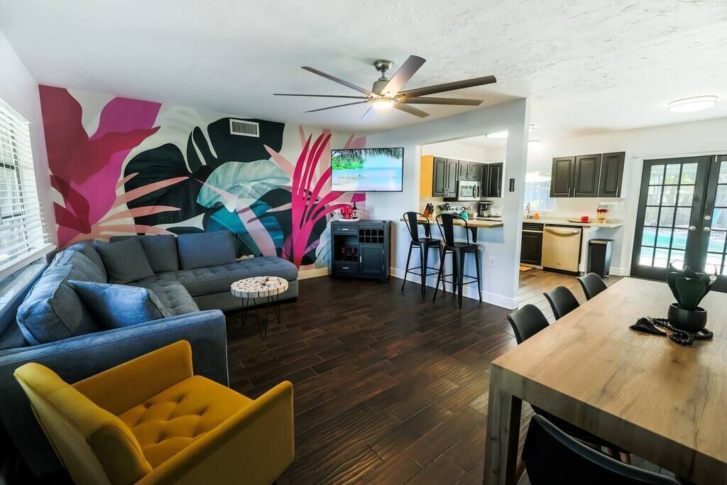 Photo of Livingroom in South Pinellas Community Council