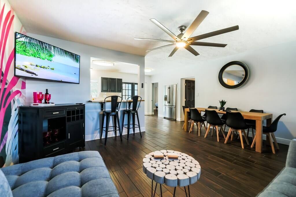 Photo of Livingroom in South Pinellas Community Council