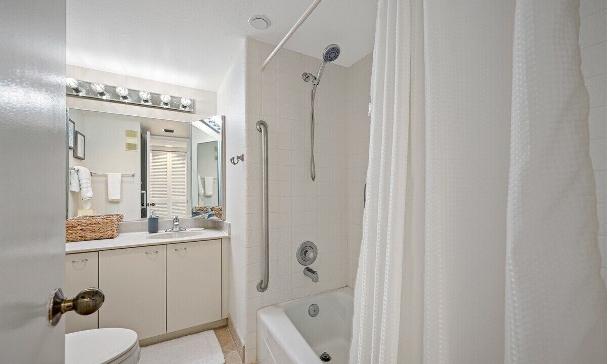 Photo of Bathroom in Sand Key