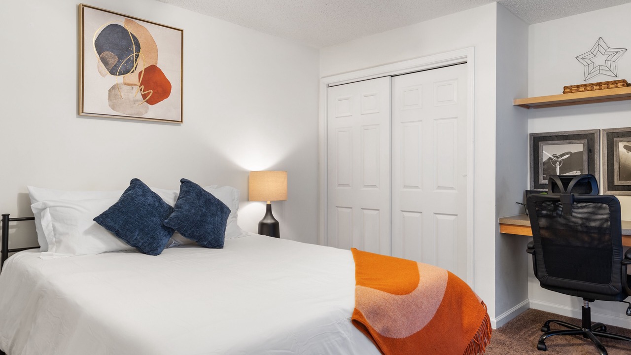 Photo of Bedroom in Keowee