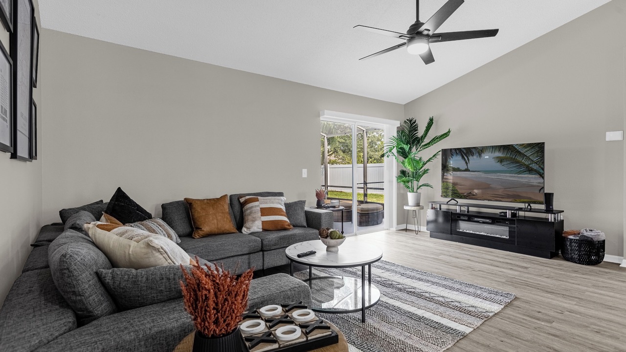 Photo of Livingroom in Crescent Lakes