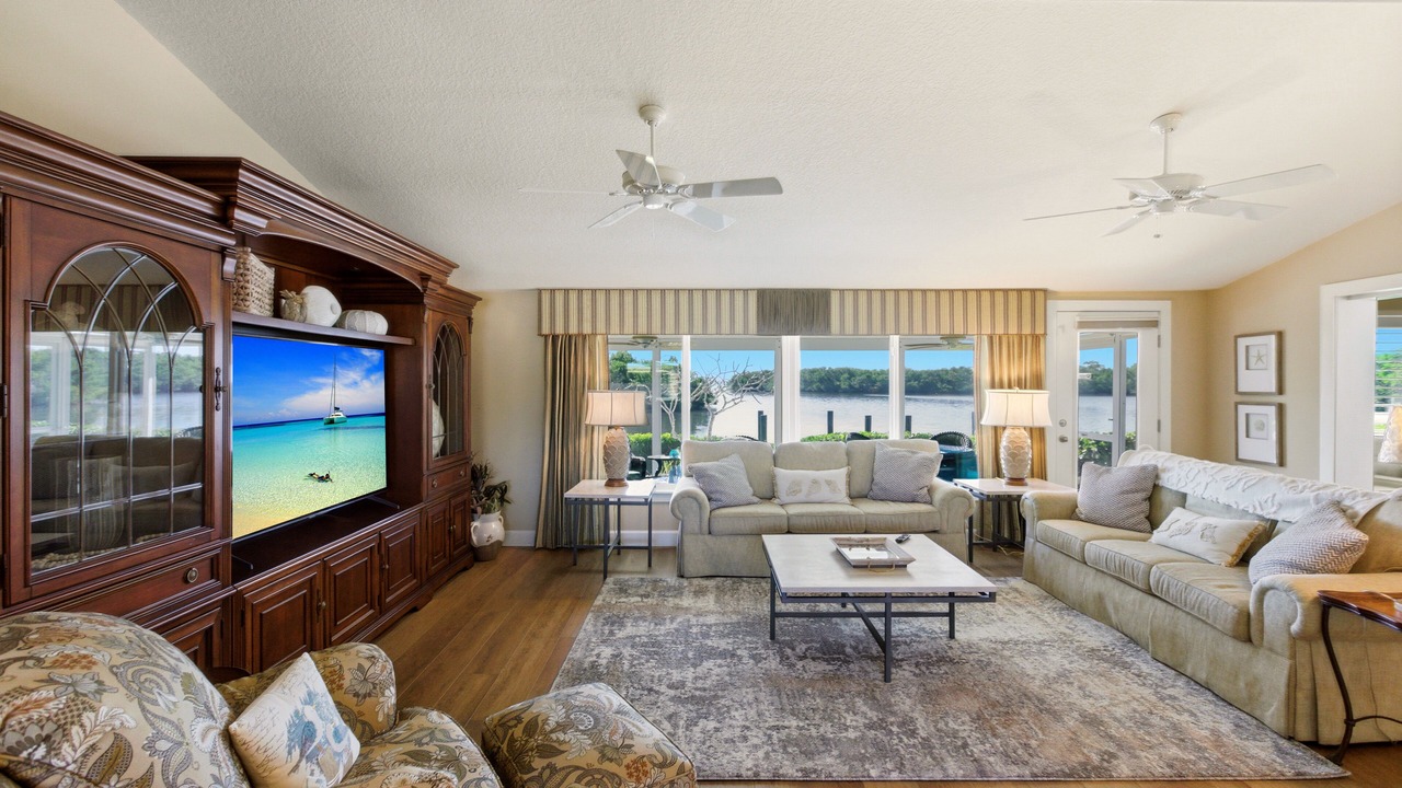 Photo of Livingroom in Whitney Beach