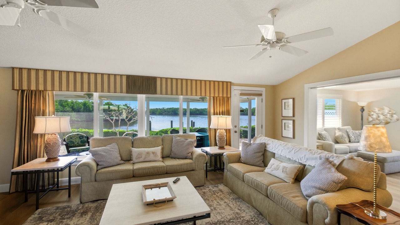 Photo of Livingroom in Whitney Beach