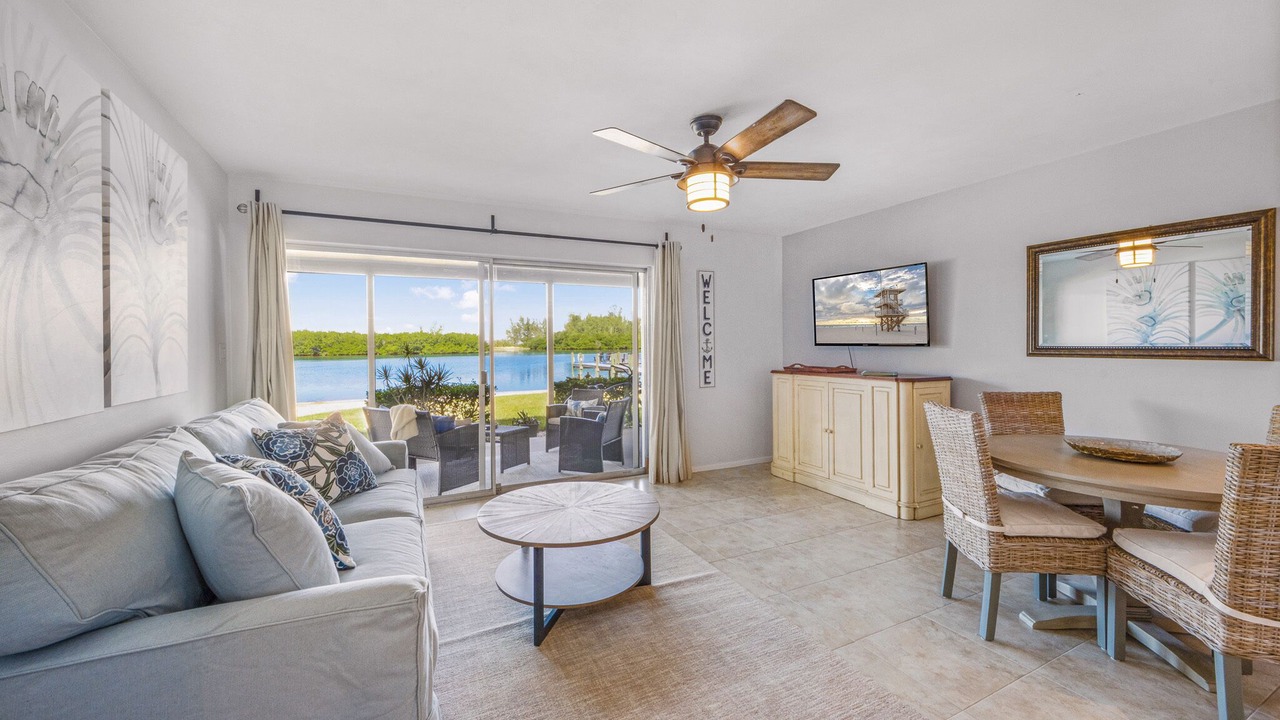 Photo of Livingroom in Whitney Beach