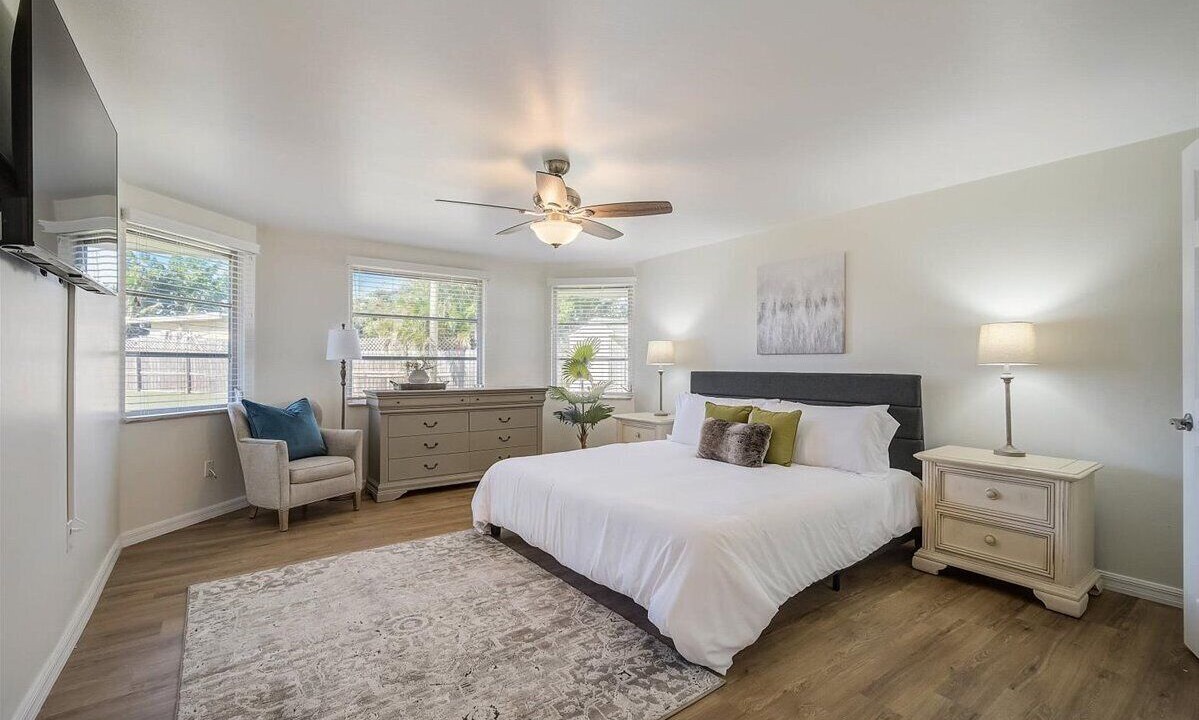 Photo of Bedroom in Bayshore Gardens