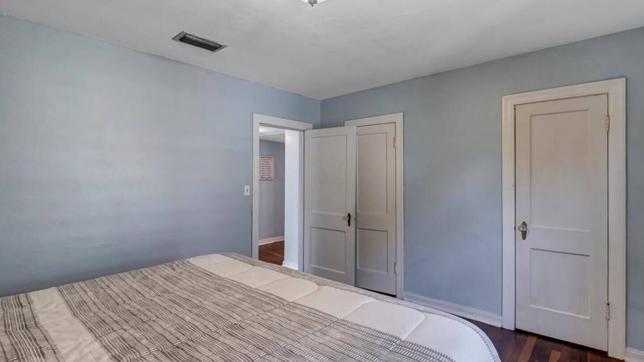 Photo of Bedroom in Lakeshore South