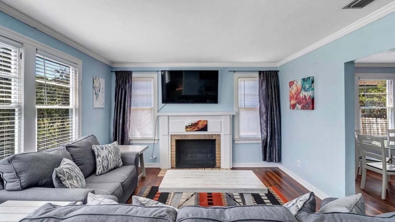 Photo of Livingroom in Lakeshore South