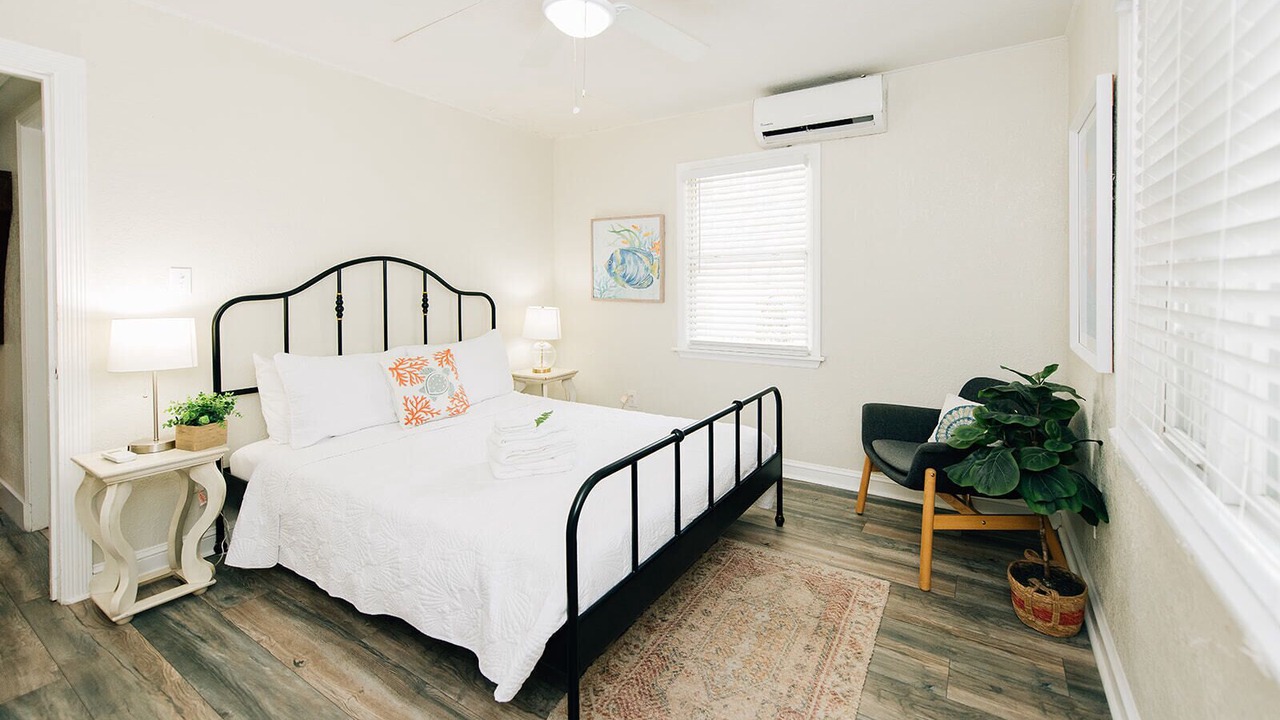 Photo of Bedroom in United Central