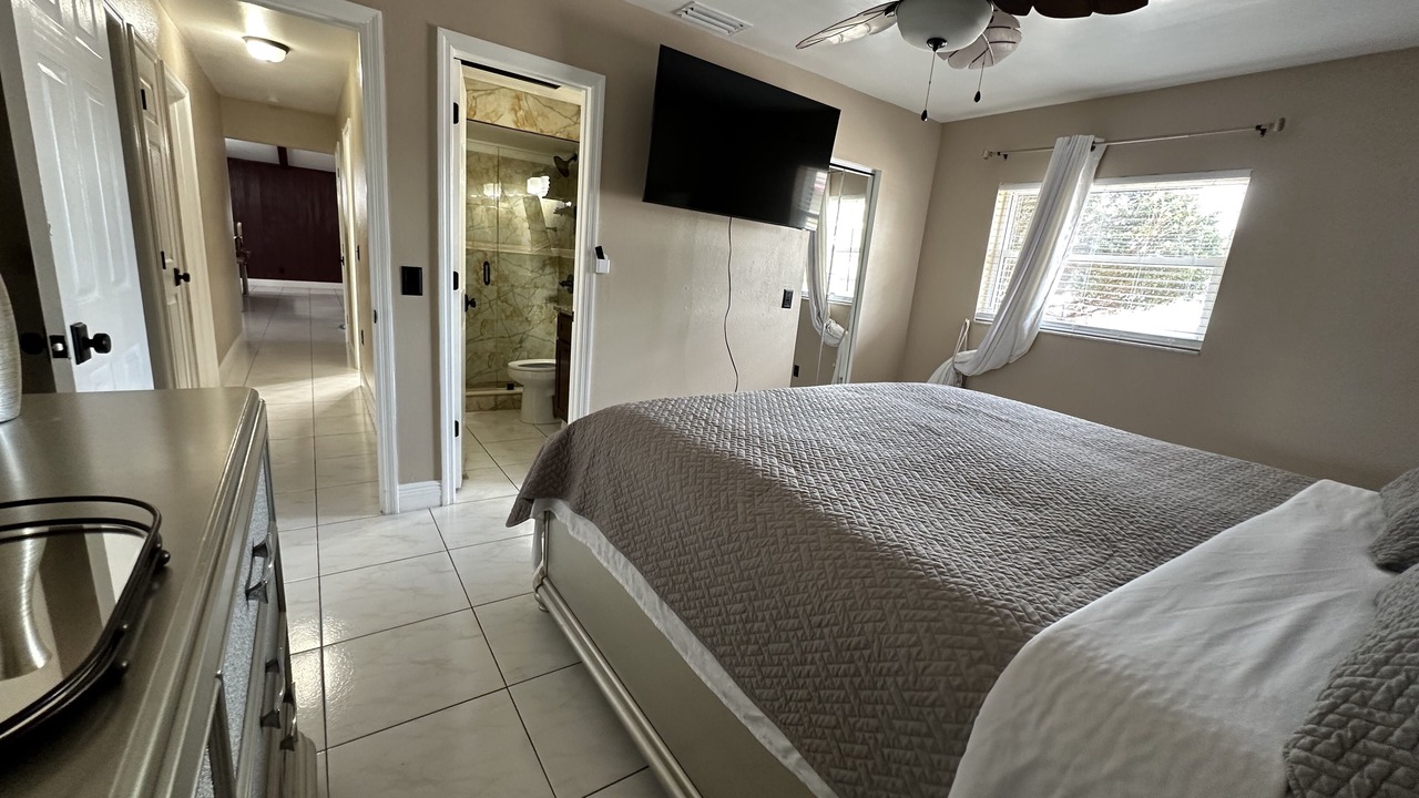 Photo of Bedroom in Town N County Park
