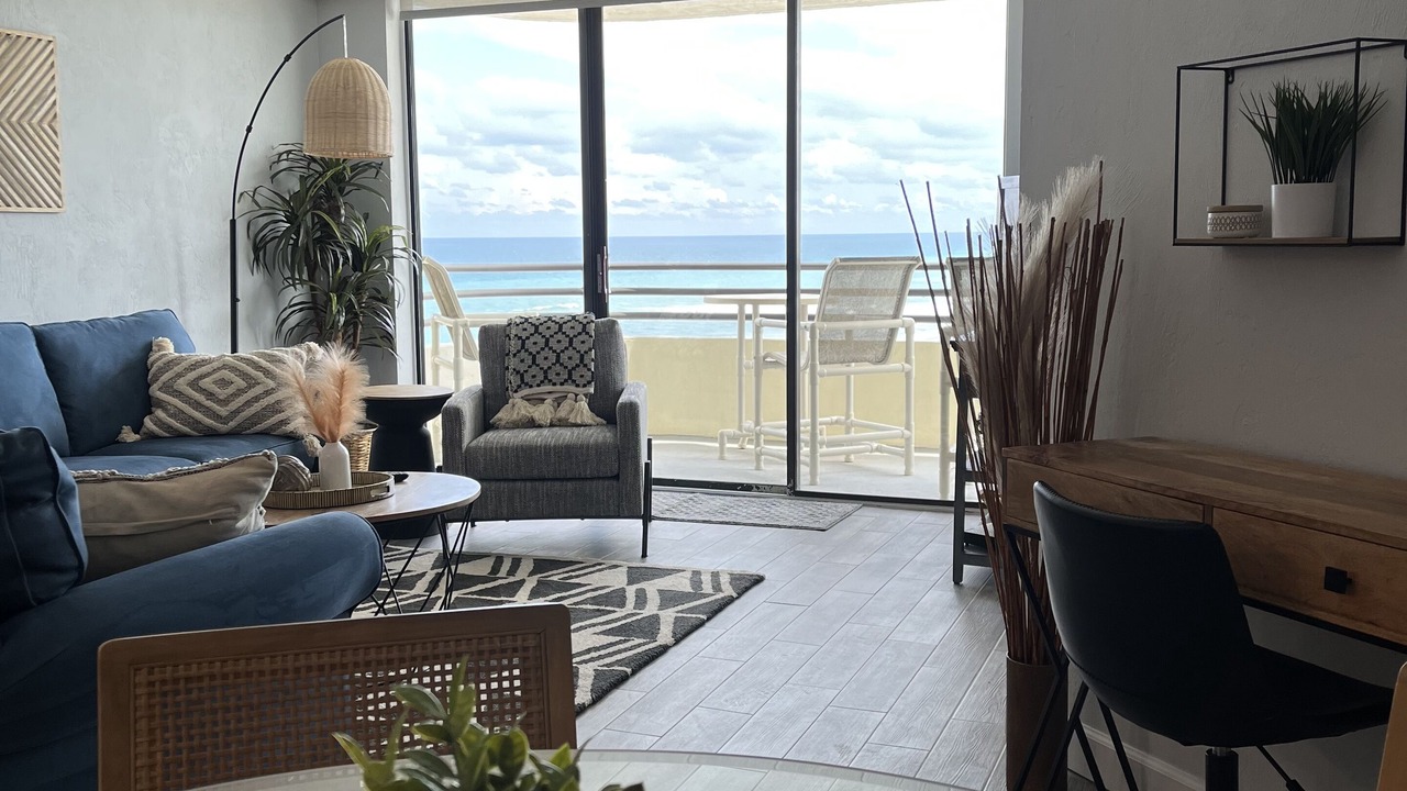Photo of Livingroom in Daytona Beach Shores