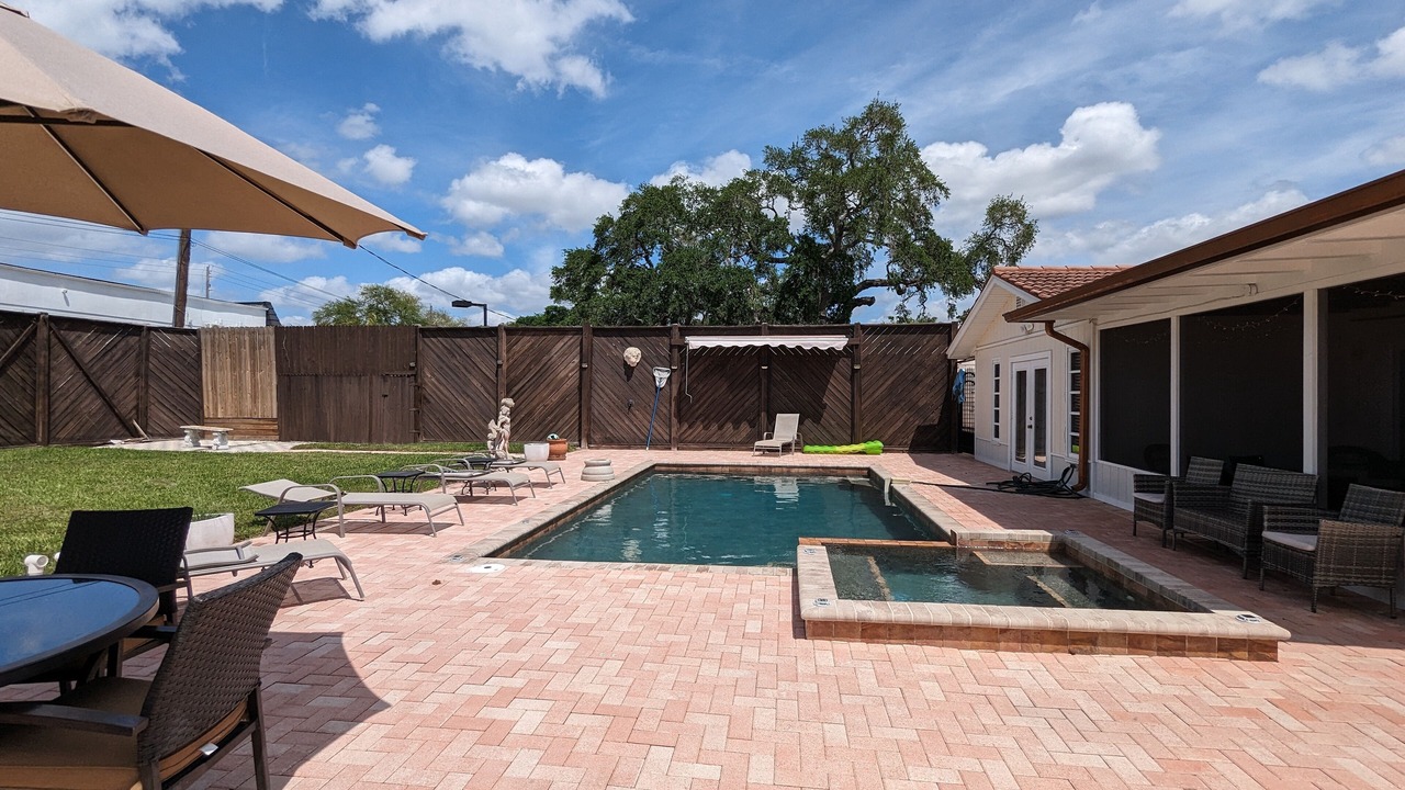 Photo of Outdoor in Gulf Gate Estates