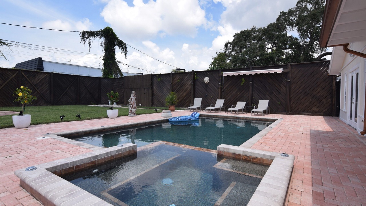 Photo of Outdoor in Gulf Gate Estates