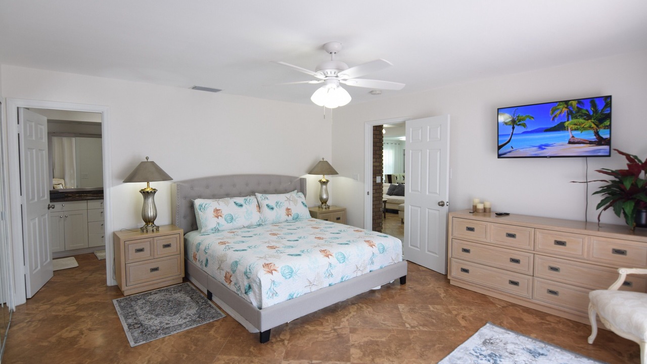 Photo of Bedroom in Gulf Gate Estates