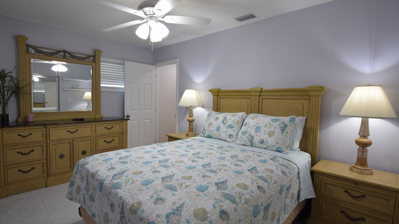 Photo of Bedroom in Gulf Gate Estates