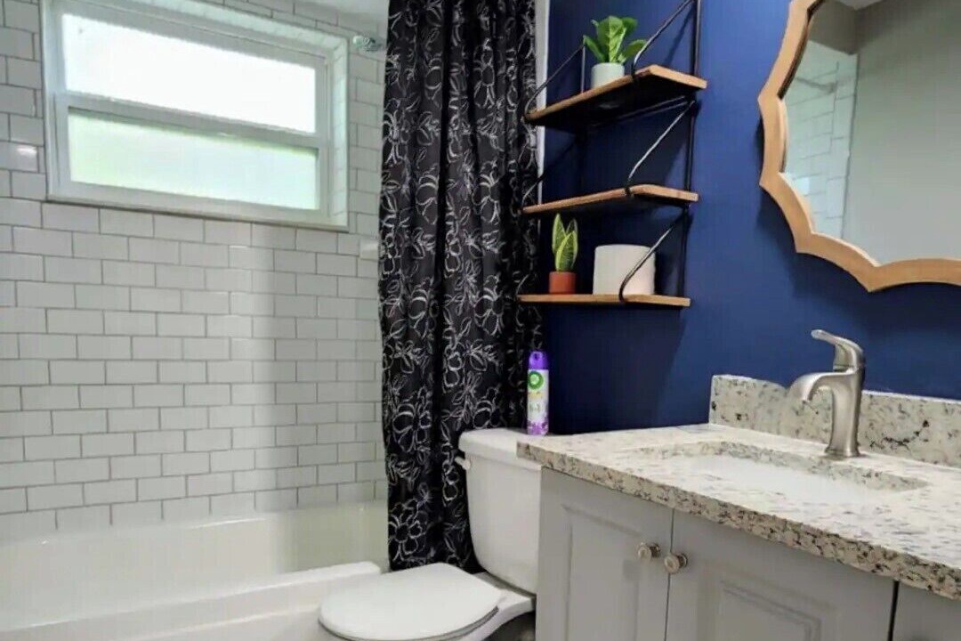 Photo of Bathroom in Regency Park