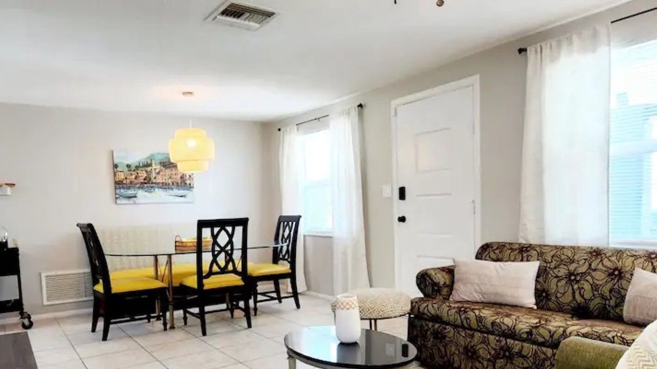 Photo of Livingroom in Regency Park