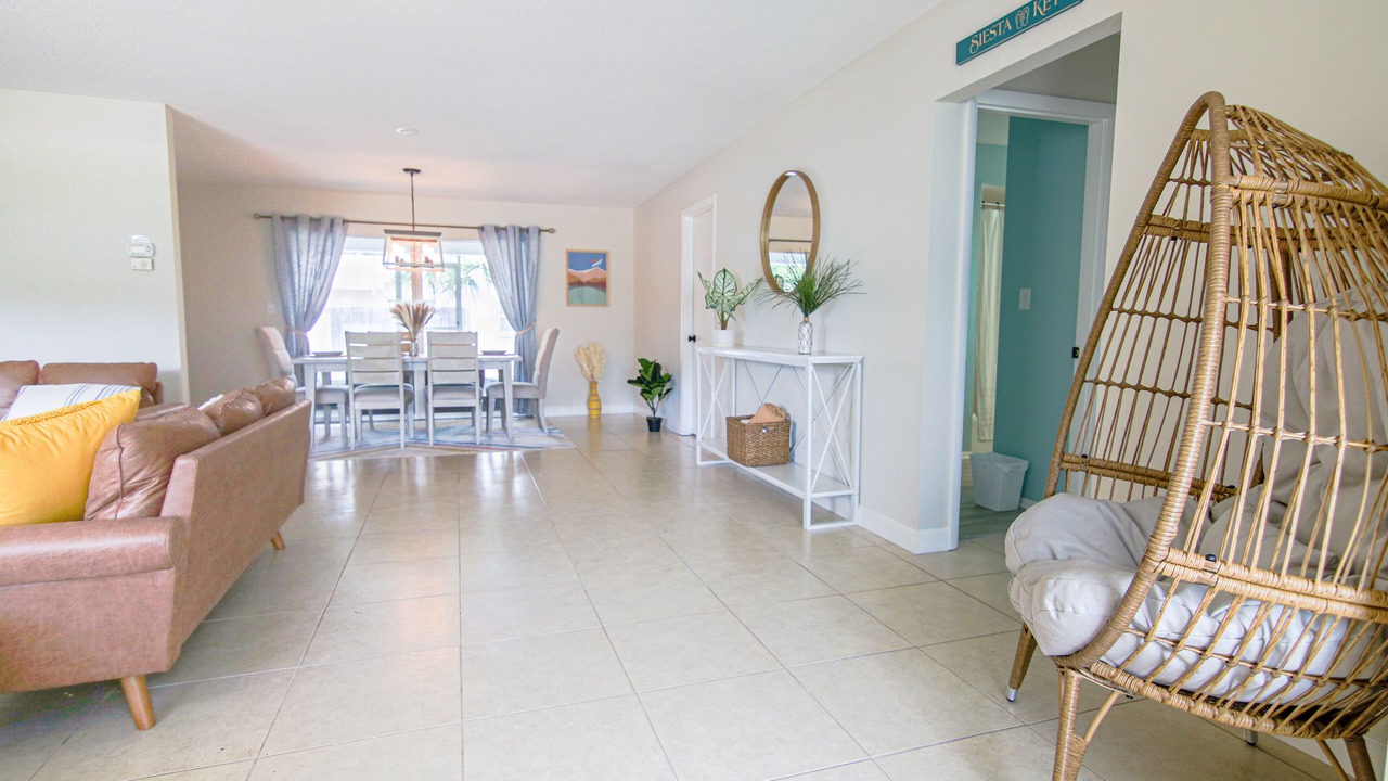 Photo of Livingroom in Gulf Gate Estates