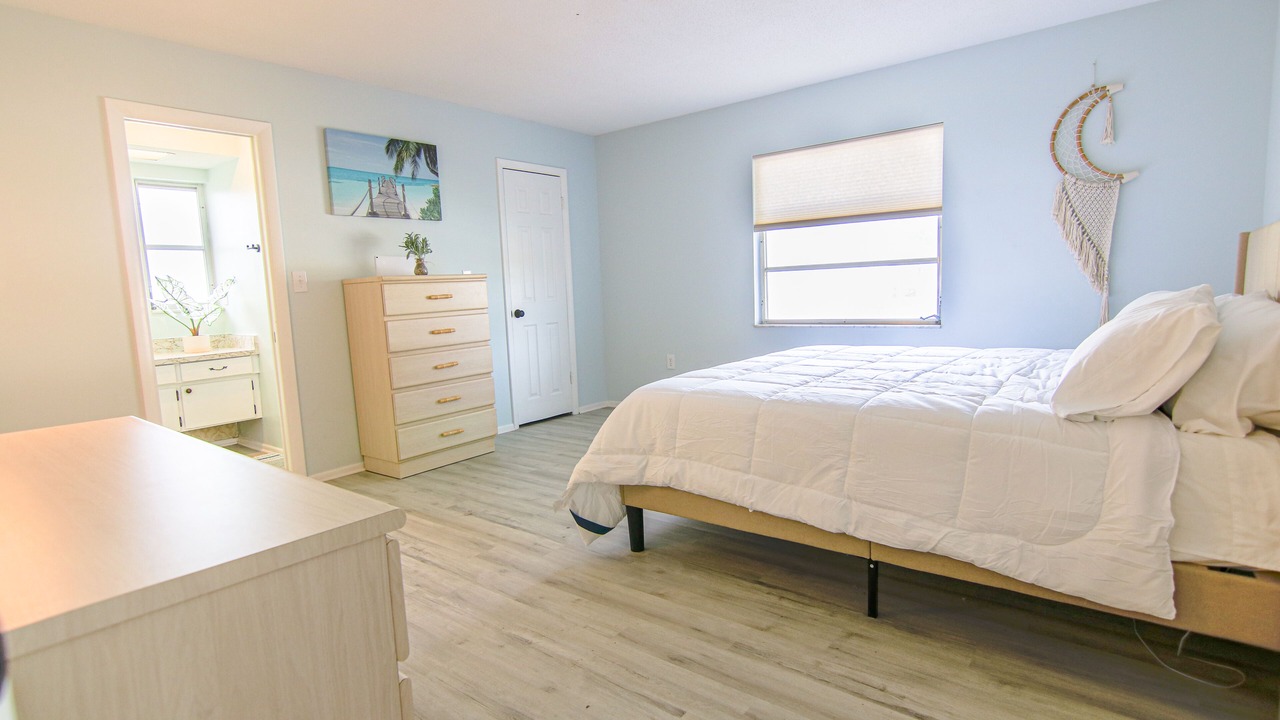 Photo of Bedroom in Gulf Gate Estates