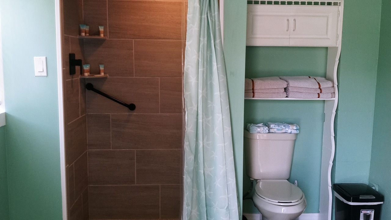 Photo of Bathroom in La Villa Gardens