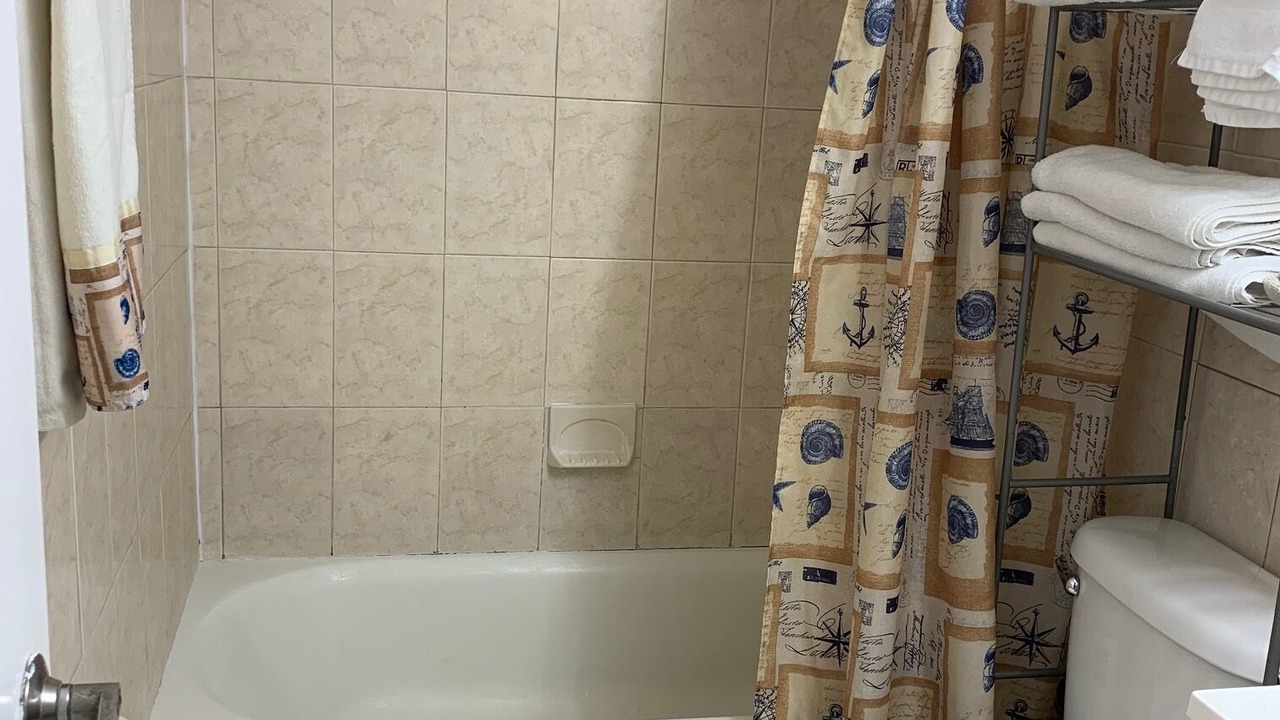 Photo of Bathroom in Lenox Park
