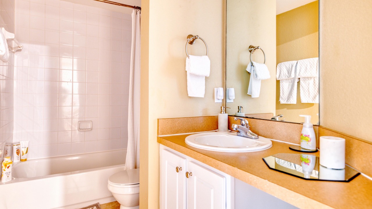 Photo of Bathroom in Haile Plantation