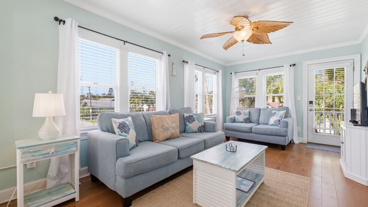 Photo of Livingroom in Pass-a-Grille