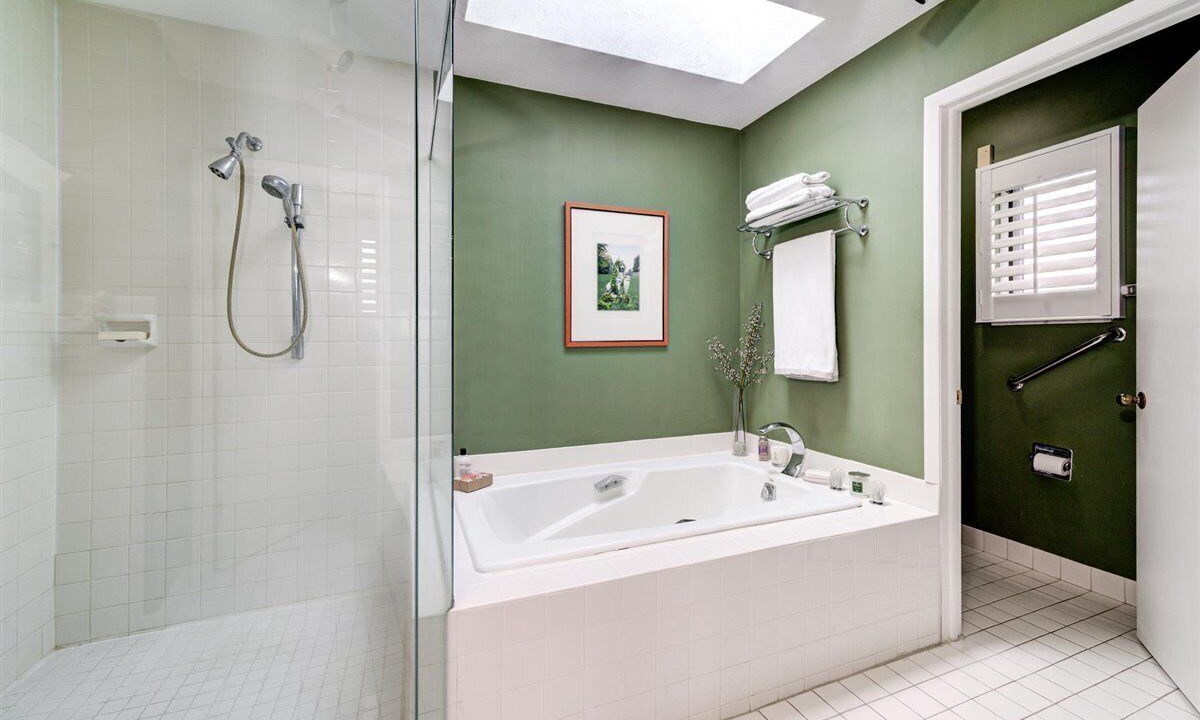 Photo of Bathroom in Harbor Bluffs