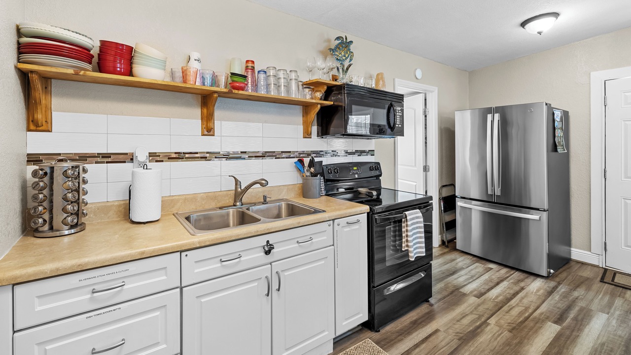 Photo of Kitchen in Weeki Wachee Gardens