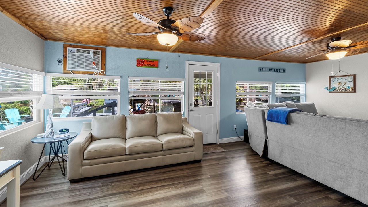 Photo of Livingroom in Weeki Wachee Gardens