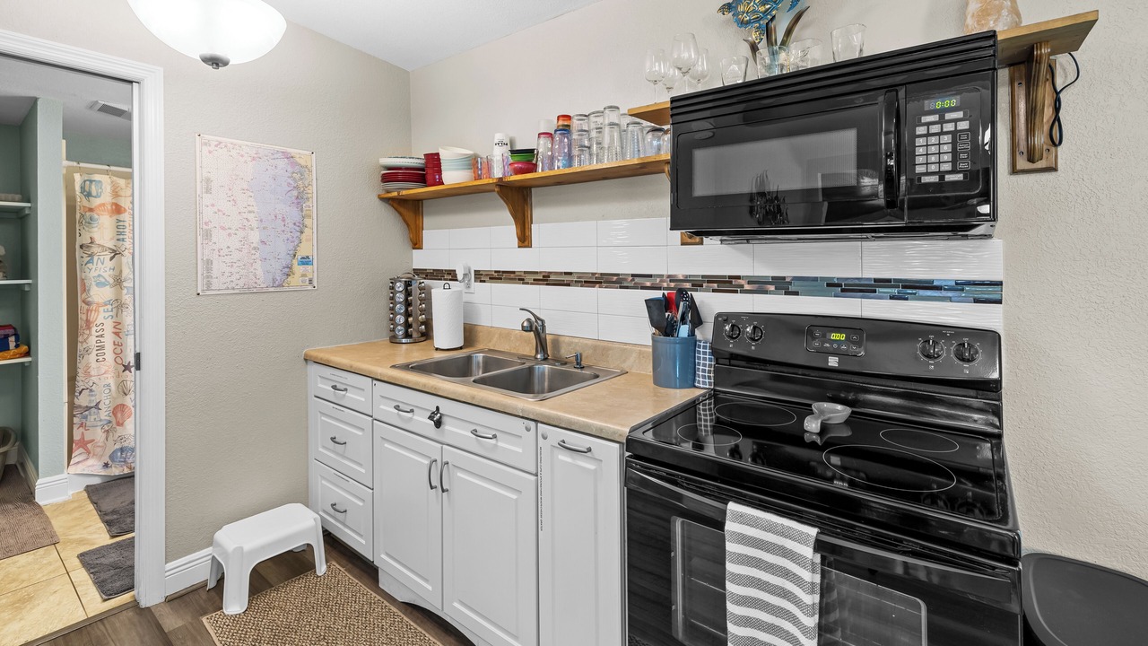 Photo of Kitchen in Weeki Wachee Gardens