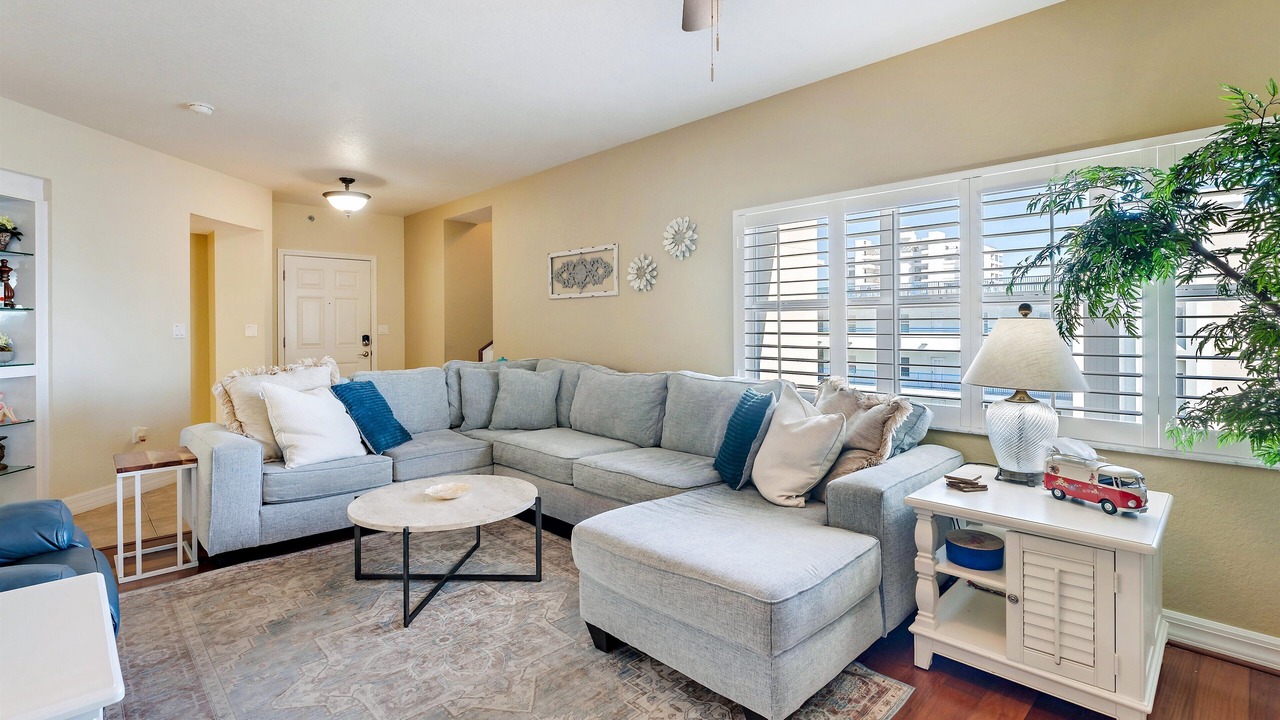 Photo of Livingroom in New Smyrna Beach