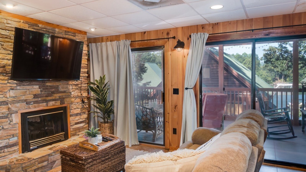 Photo of Livingroom in Six Mile