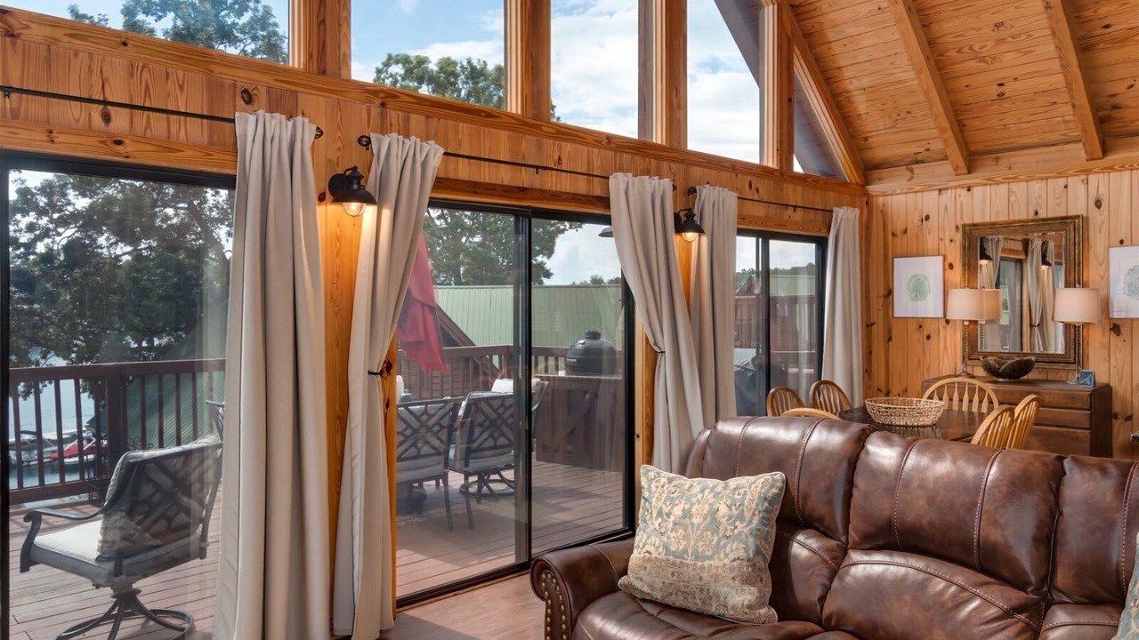 Photo of Livingroom in Six Mile