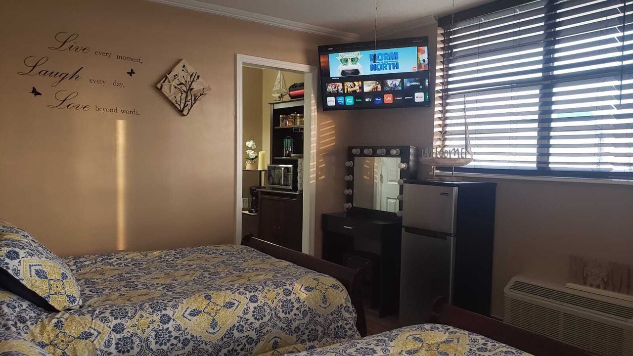 Photo of Bedroom in South Peninsula Historic District